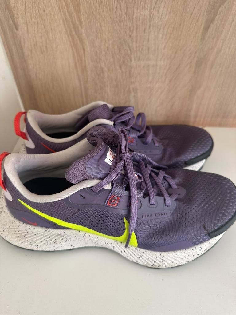 Nike Pegasus Trail 3 DA8698-500 Canyon Purple Volt Maat 37.5, Ophalen of Verzenden, Zo goed als nieuw, Hardlopen, Hardloopschoenen