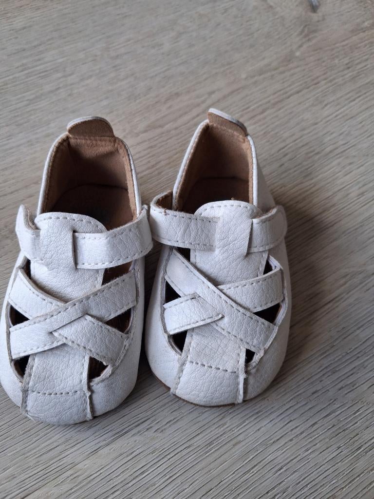 Witte babyschoentjes - maat 17, Schoentjes, Jongetje of Meisje, Ophalen of Verzenden, Zo goed als nieuw
