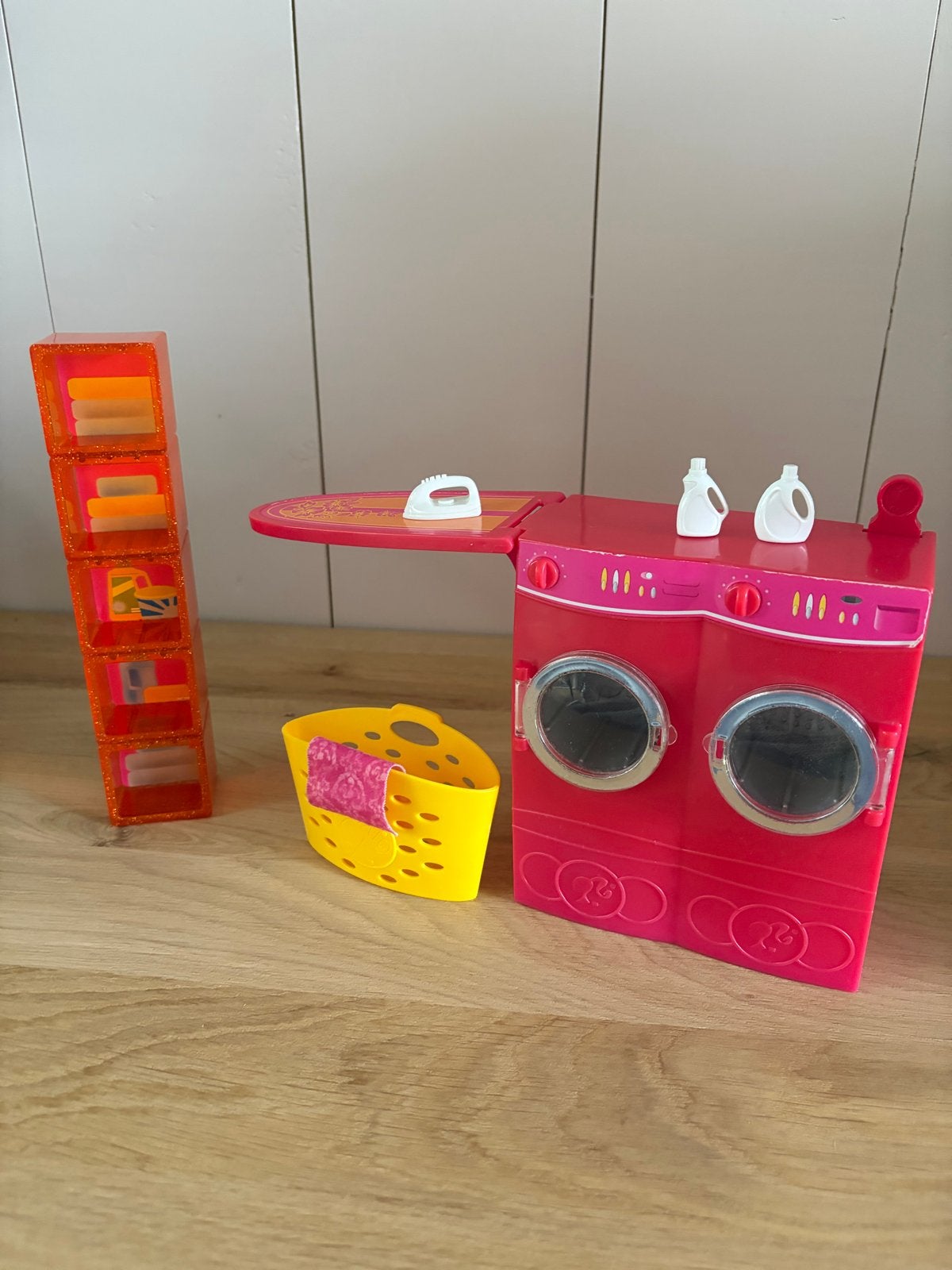 Barbie speelgoed wasmachine met accessoires, Kinderen en Baby's, Speelgoed | Overig, Ophalen of Verzenden, Gebruikt, Jongen of Meisje