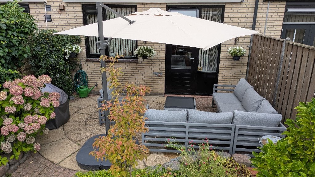 Parasol (IKEA, SEGLARÖ) met parasolvoet, Ophalen, Verstelbaar, Gebruikt, 2 tot 3 meter