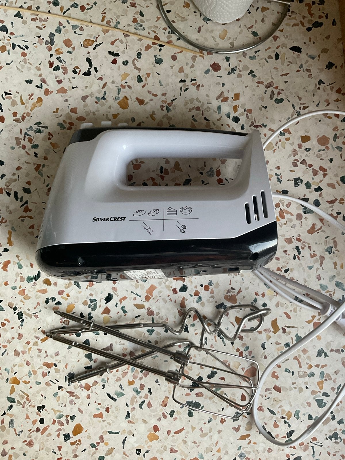SilverCrest Handmixer met garde en deeghaken, Witgoed en Apparatuur, Keukenmixers, Minder dan 1 liter, Ophalen, Gebruikt, 3 snelheden of meer