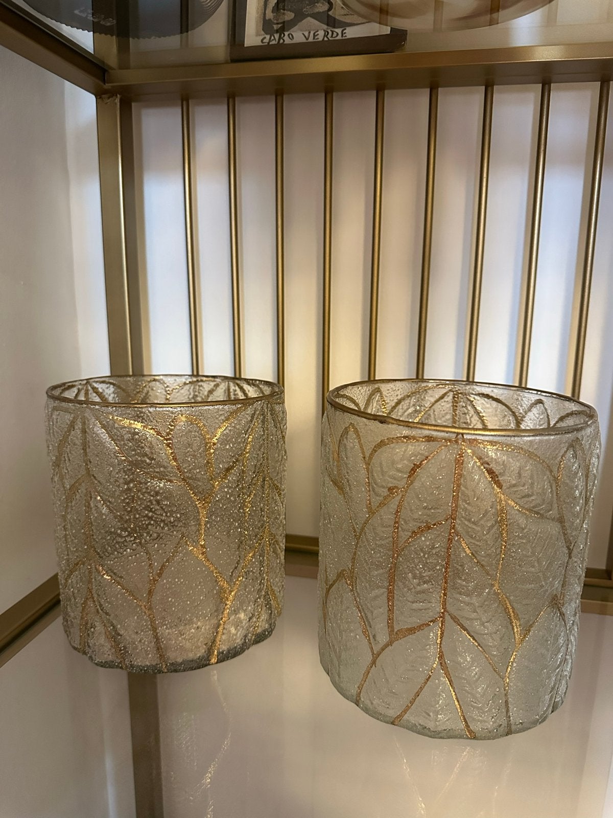 Set van 2 glazen windlichten met gouden bladmotief, Ophalen of Verzenden, Zo goed als nieuw, Glas, Goud