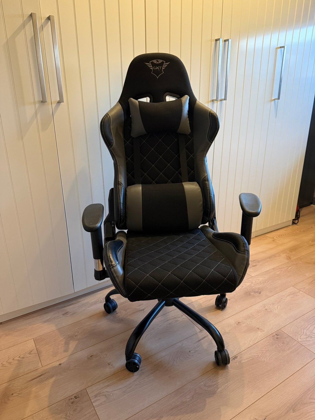 Trust GXT Gaming stoel, Ophalen, Zo goed als nieuw, Zwart