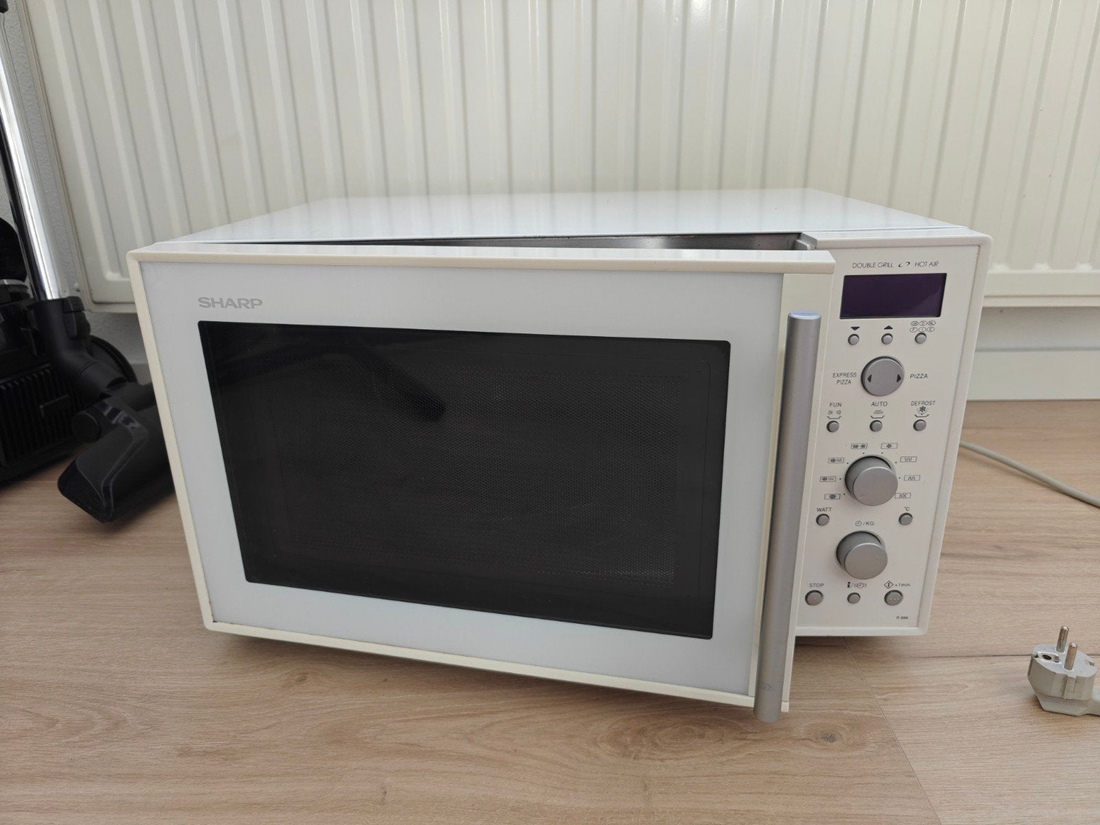 Combi magnetron, Witgoed en Apparatuur, Magnetrons, Gebruikt, Vrijstaand, Combimagnetron, 45 tot 60 cm, Grill, Oven, Draaiplateau