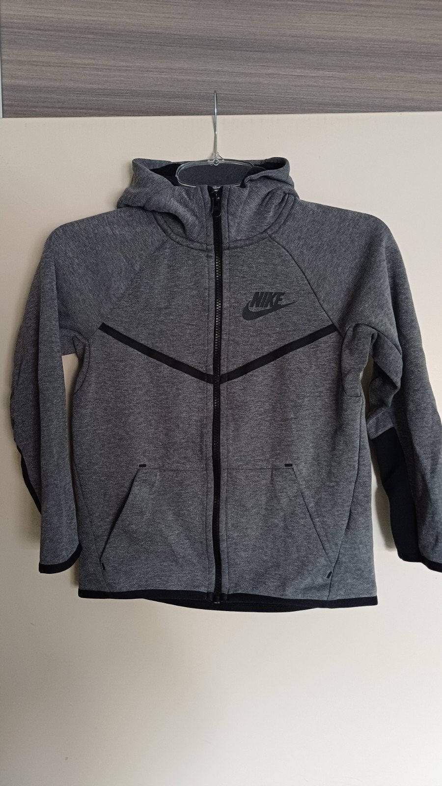 Nike hoodie grijs - Maat M 134-140-146 (10-12 jaar), Kinderen en Baby's, Kinderkleding | Maat 140, Gebruikt, Jongen of Meisje