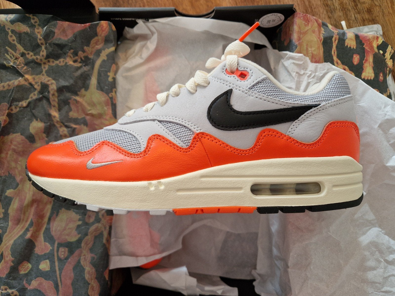 Nike Air Max 1 x Patta Hyper Crimson - Maat 42, Overige kleuren, Nike, Nieuw, Ophalen of Verzenden