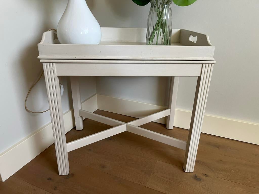 Bijzettafel met los dienblad - Crèmekleurig hout, 50 tot 100 cm, Ophalen of Verzenden, Zo goed als nieuw, 25 tot 50 cm