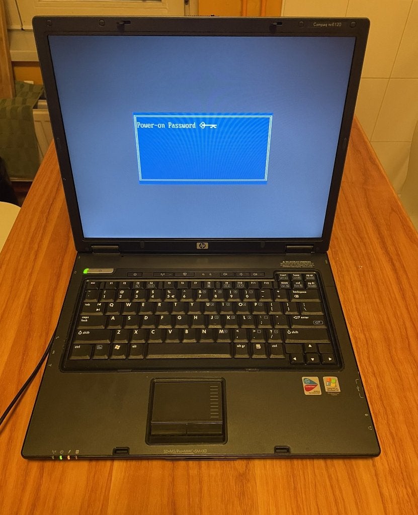 HP Compaq nc6120 laptop inclusief accu oplader - retro, Computers en Software, Gebruikt, Minder dan 2 Ghz, Ophalen of Verzenden