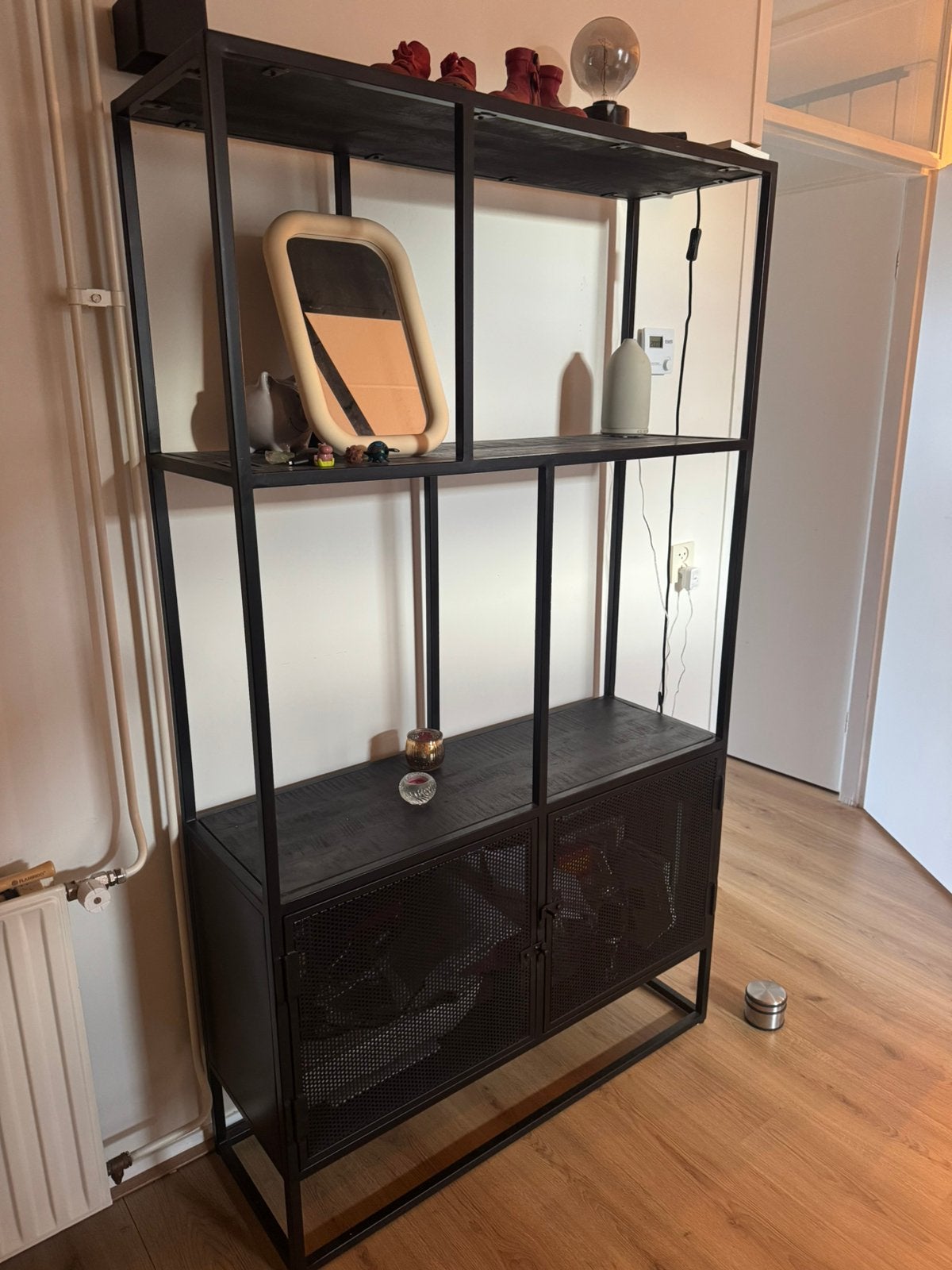 Zwarte open metalen wandkast, Ophalen, 50 tot 100 cm, Zo goed als nieuw, Metaal