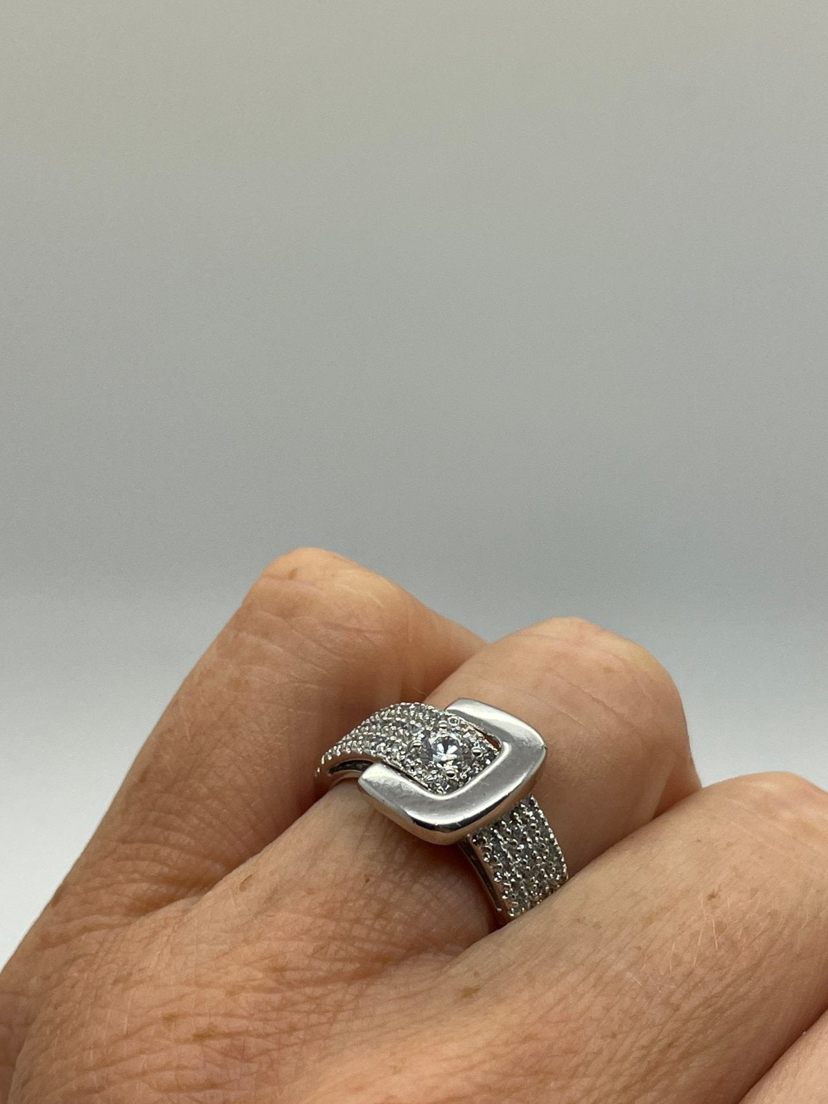 E975 Prachtige zilveren ring gesp maat 17,5, Sieraden, Tassen en Uiterlijk, Ophalen of Verzenden, X, Dame, Zilver