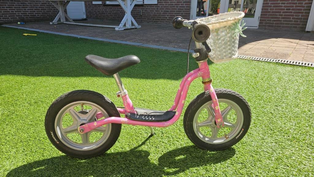 Roze puky loopfiets met mandje, luchtbanden en rem, Kinderen en Baby's, Speelgoed | Buiten | Voertuigen en Loopfietsen, Ophalen