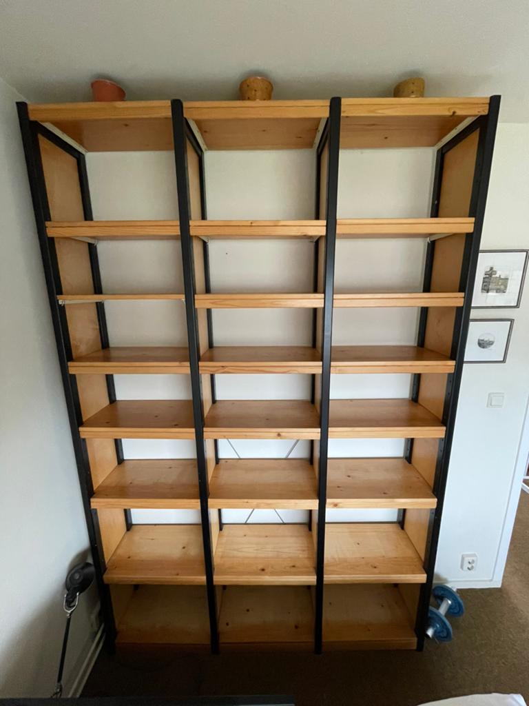 Te Koop: Stellingkast, hout, 18 planken (Wedeka), Ophalen, Zo goed als nieuw