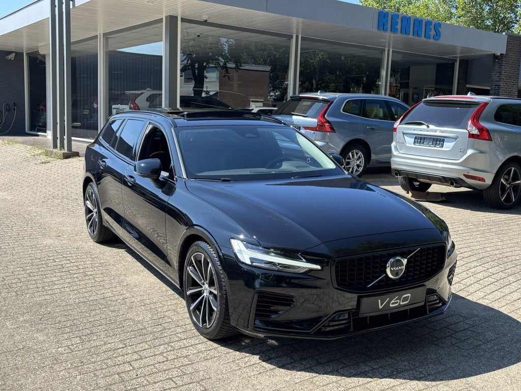 Volvo V60 T6 Recharge AWD Plus Dark Pano 360 Keyless Pilot A, Auto's, Volvo, Automaat, Gebruikt, Zwart, 19 kWh