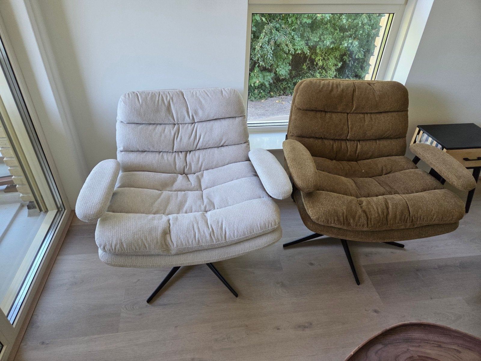2 Nieuwe moderne draaistoel fauteuils, Huis en Inrichting, Ophalen, Nieuw, 75 tot 100 cm, 50 tot 75 cm