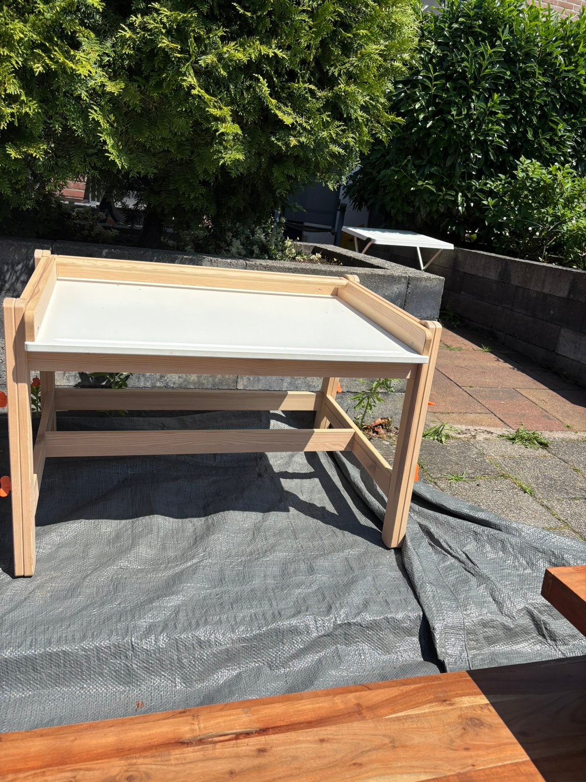 Flisat kinderbureau in hoogte verstelbaal, Kinderen en Baby's, Kinderkamer | Tafels en Stoelen, Ophalen, Gebruikt, Tafel(s)