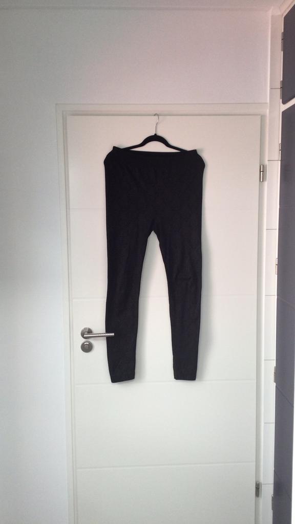 Zwarte legging maillot met mooie werkjes maat L, Kleding | Dames, Leggings, Maillots en Panty's, Ophalen of Verzenden, Zo goed als nieuw
