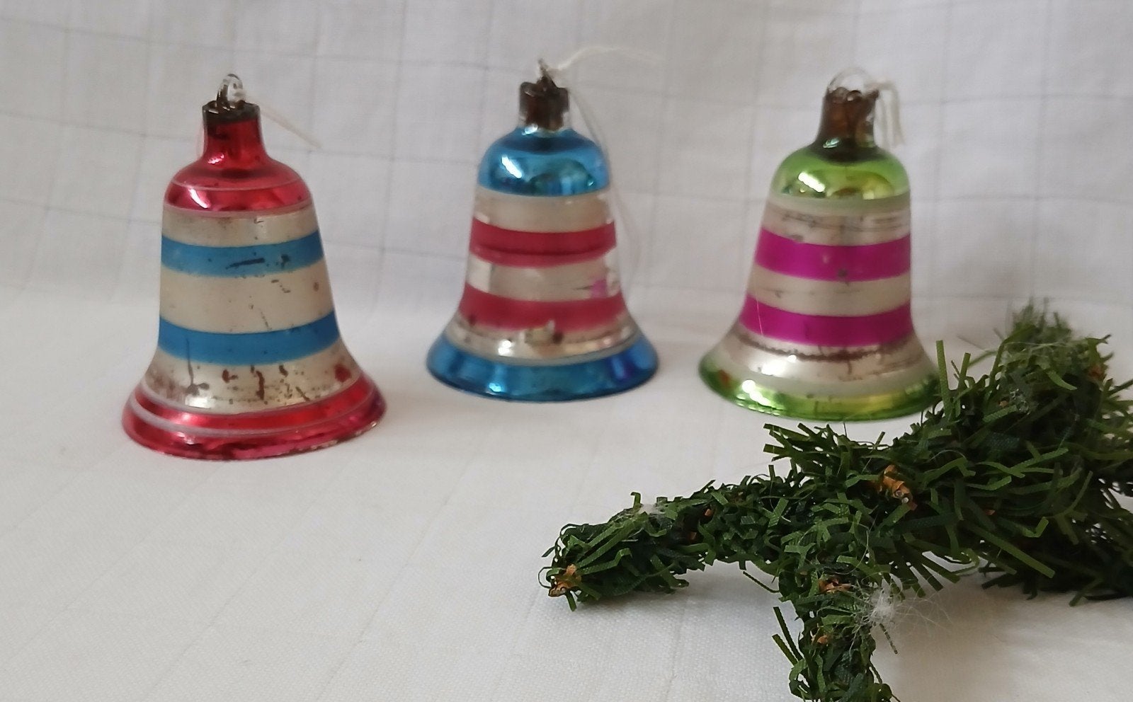 Oude Antieke Ajeko kerstbal klokjes, Verzenden