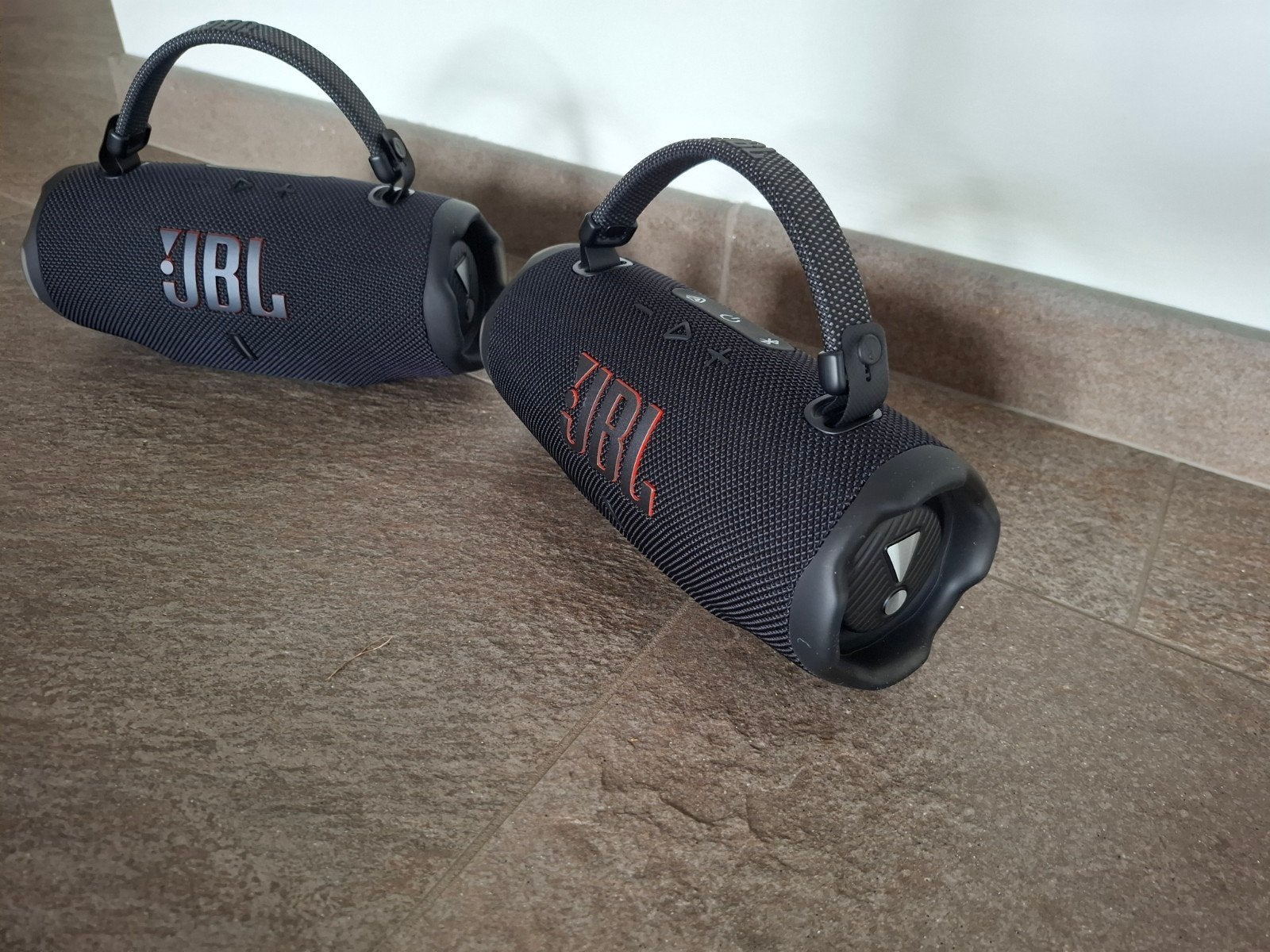 JBL Charge 6 als nieuw 2 stuks beschikbaar, Ophalen, JBL, Overige typen, Zo goed als nieuw