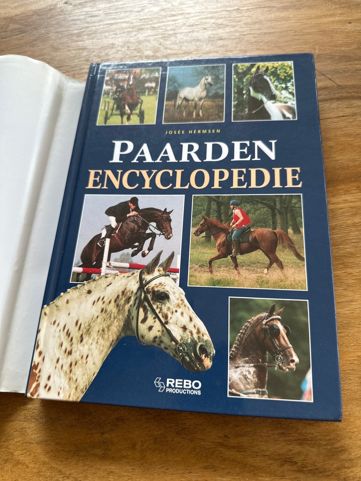 Paarden Encyclopedie - Josee Hermsen, Ophalen of Verzenden, Zo goed als nieuw, Dieren, Los deel