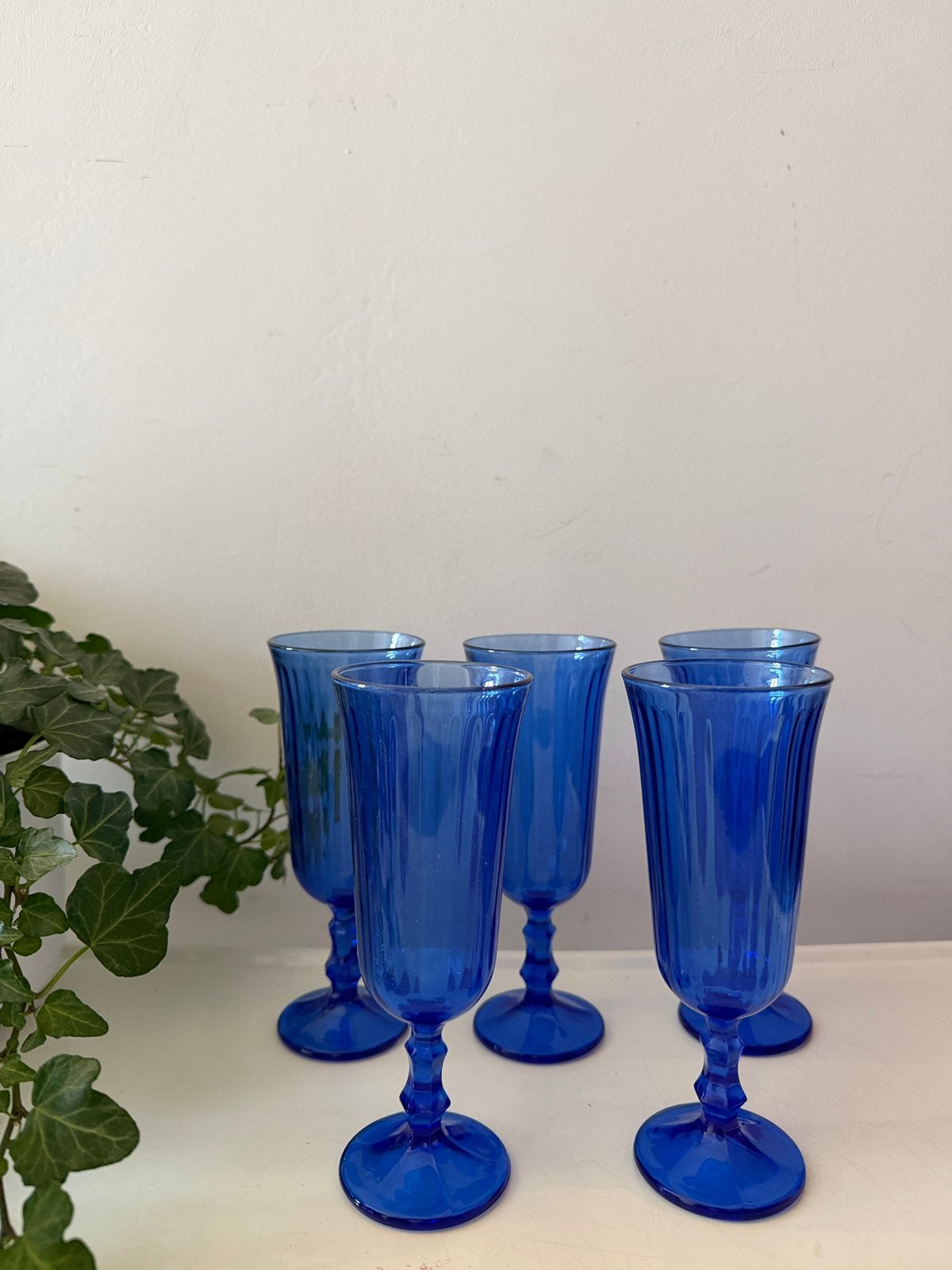Set van 5 flutes blauw glas vintage, Antiek en Kunst, Ophalen of Verzenden