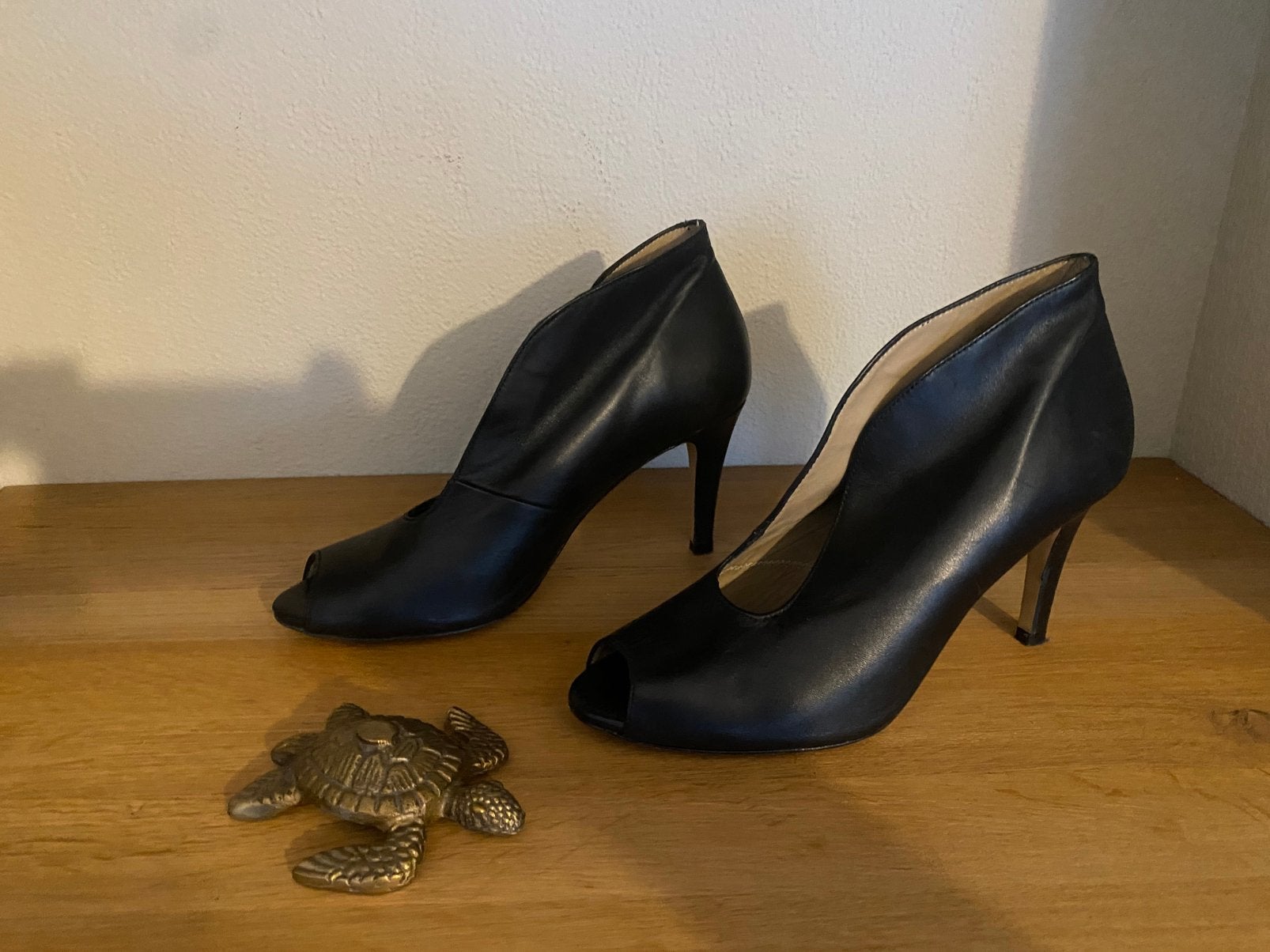 Toral hakschoenen met open neus zwart leer maat 40 als nieuw, Zwart, Ophalen of Verzenden, Zo goed als nieuw, Schoenen met hoge hakken