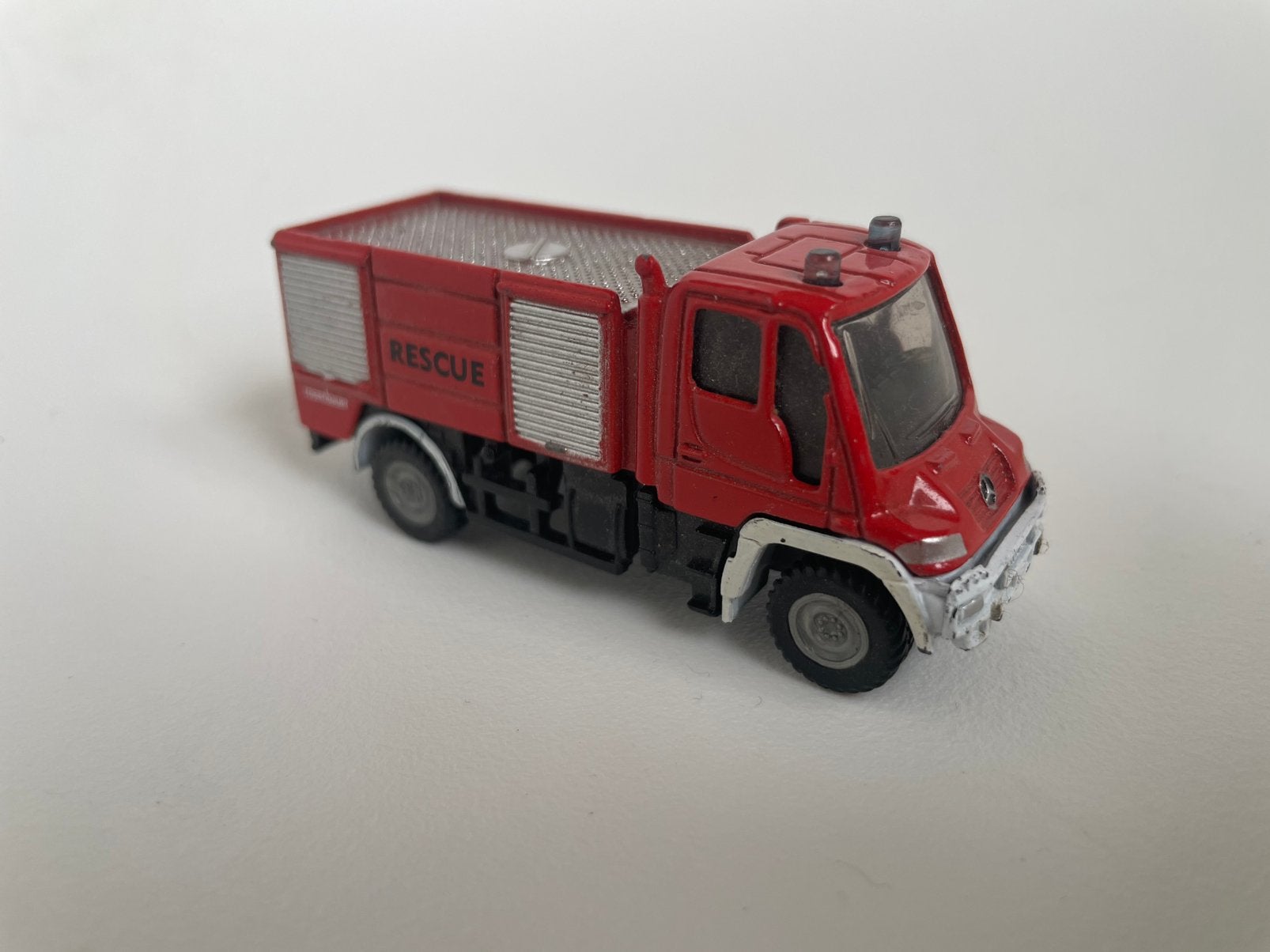 model MB Mercedes Benz Unimog brandweer (duits), Siku, 1/50, Ophalen of Verzenden, Gebruikt, Bus of Vrachtwagen