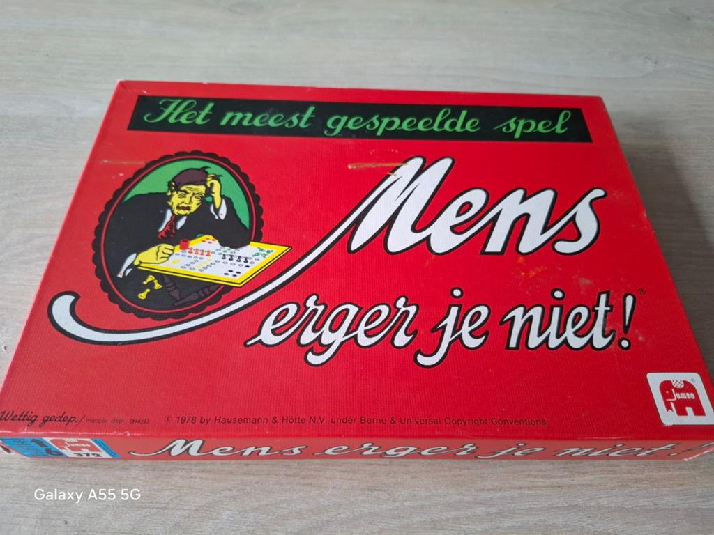 Mens erger je niet! - Klassiek bordspel van Jumbo, Ophalen of Verzenden, Drie of vier spelers, Postbus 300, 1500 AH Zaandam, Nederland