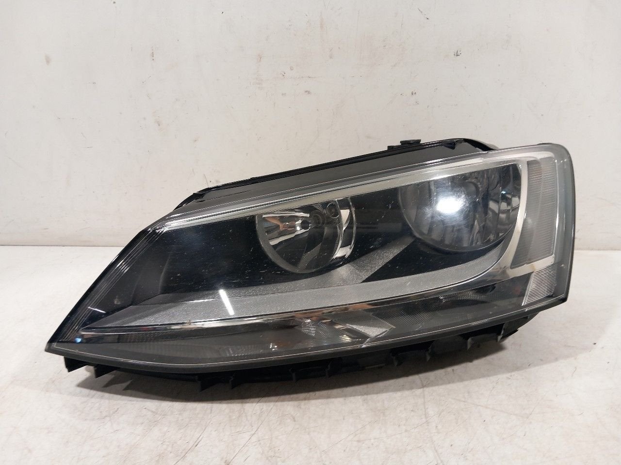 Koplamp links Volkswagen Jetta, Auto-onderdelen, Onderdelen@venauto.nl, Van der Ven Autorecycling B.V., Gebruikt, Ettenseweg 76, 4706 PB Roosendaal, The Netherlands