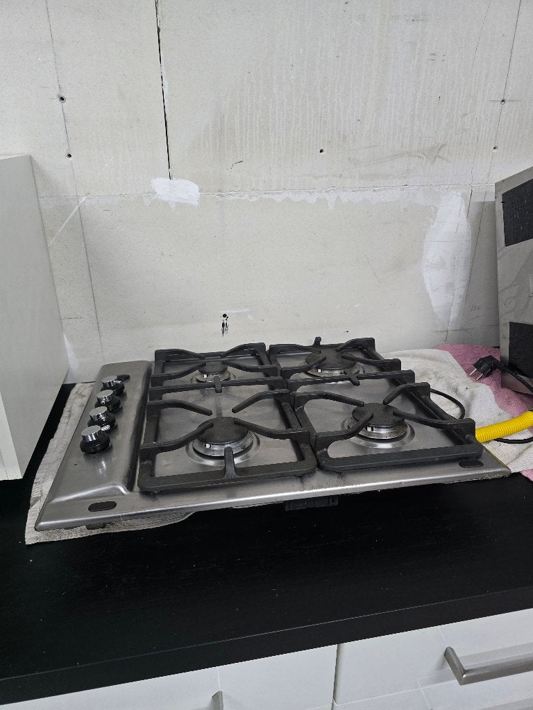 Foto 7 van Te koop Complete witte hoogglans keuken.