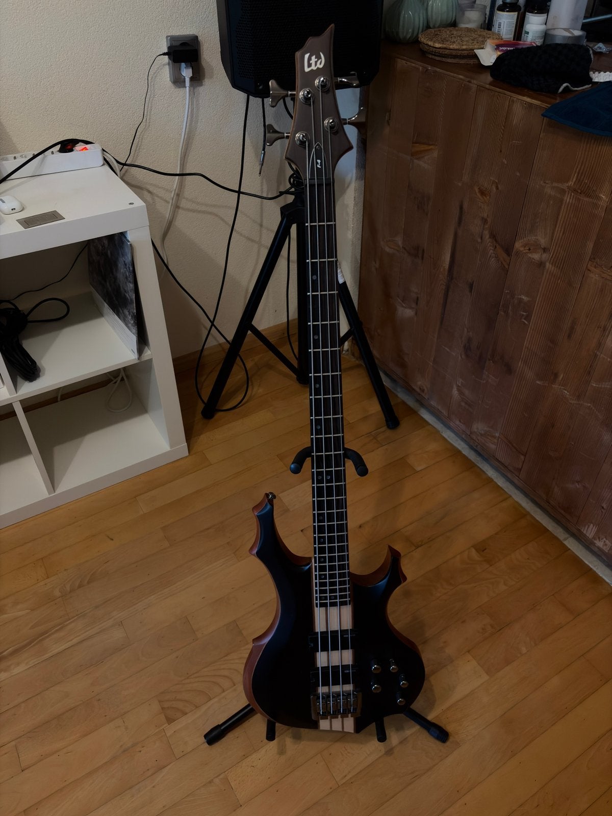 ESP LTD F-4 bass guitar, Muziek en Instrumenten, Snaarinstrumenten | Gitaren | Bas, Ophalen