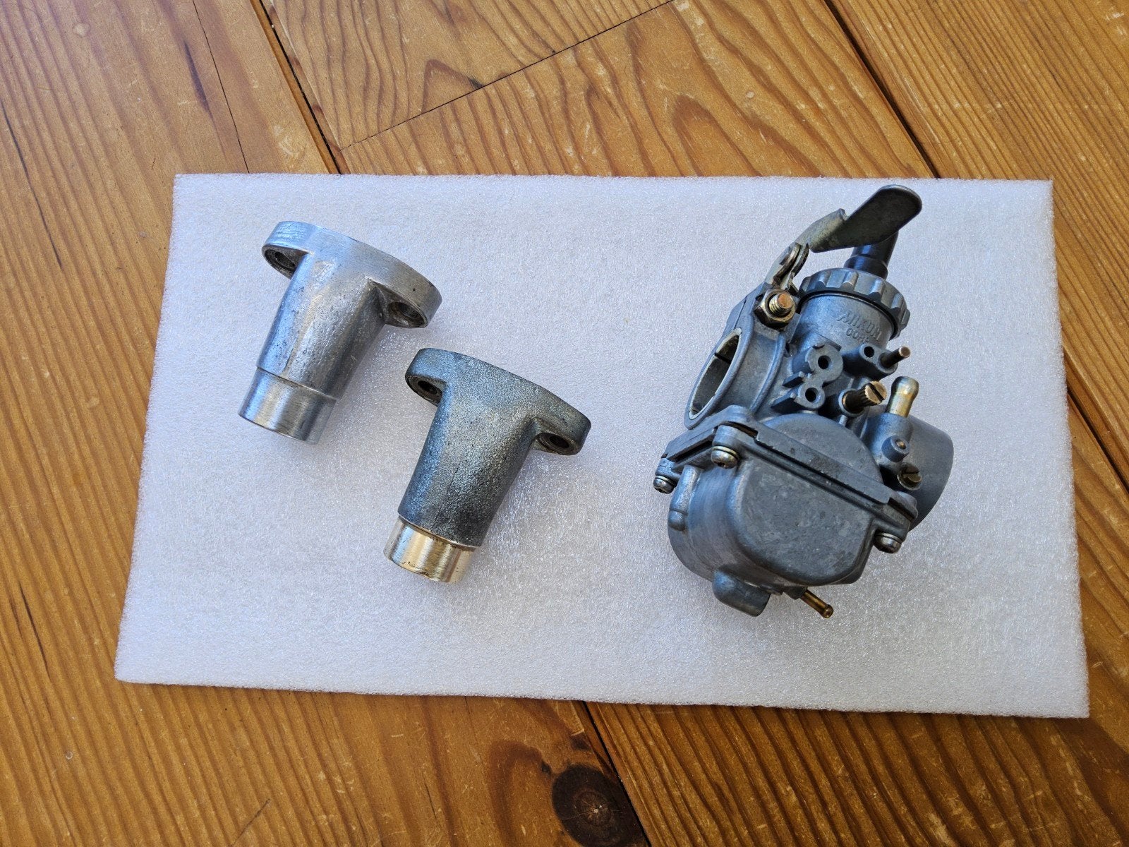 Mikuni Zundapp Carburateur 20mm+Spruitstuk, Ophalen of Verzenden, Zo goed als nieuw, Carburateur