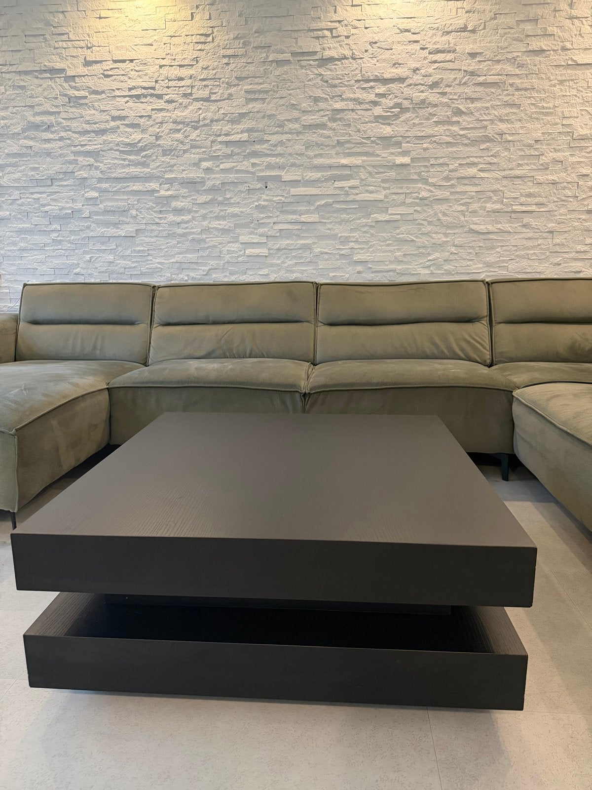 Moderne vierkante salontafel - Zwart eikenhout, Huis en Inrichting, Ophalen, 50 tot 100 cm, Zo goed als nieuw, 5 – 50