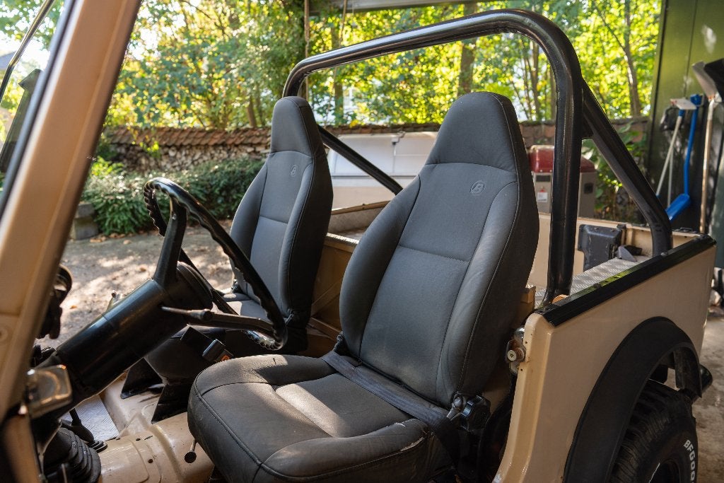 Jeep CJ‑7 1978 – Diesel (Toyota 6‑cil) – APK 07/2027, Auto's, Trekhaak, Zwart, Overige bekleding, Beige