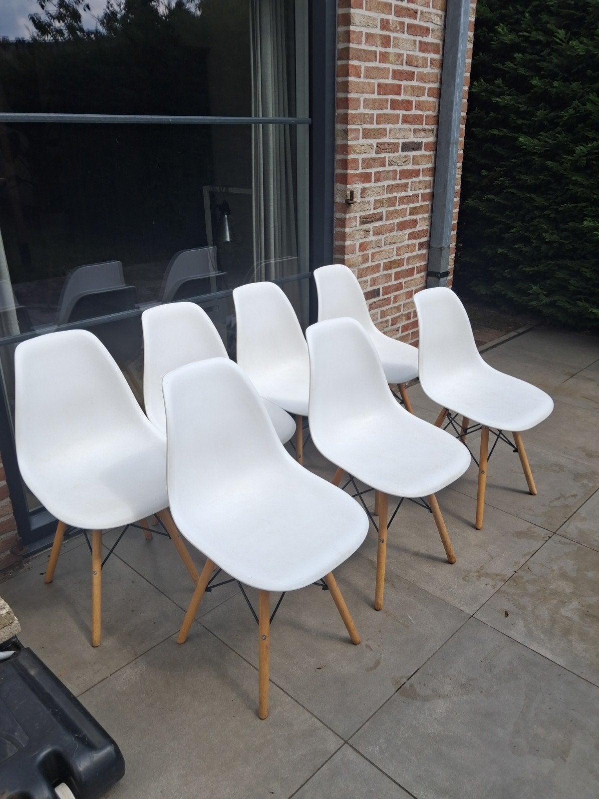Set van 7 Witte Eames Stijl Stoelen met Houten Poten, Gebruikt, Wit, Modern, Eames-stijl, Vijf, Zes of meer stoelen
