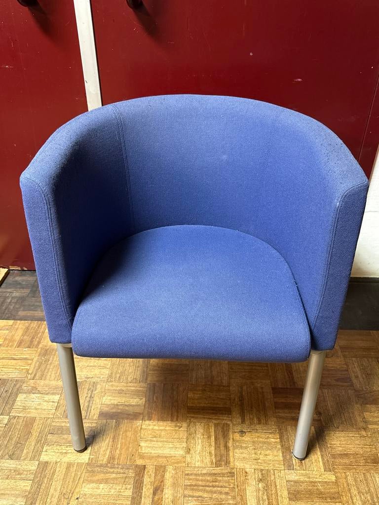 Twee mooie blauwe stoelen - Kort gebruikt, Huis en Inrichting, Stoelen, Ophalen, Twee, Blauw, Zo goed als nieuw