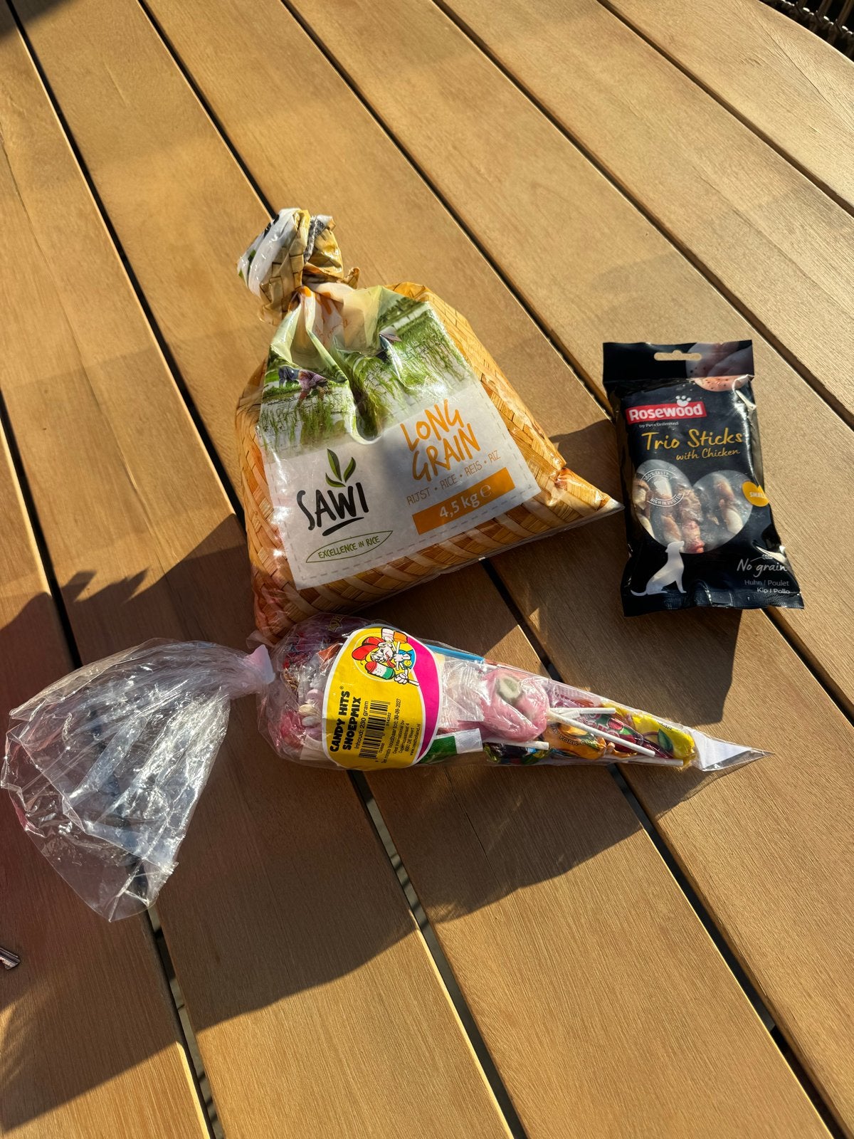 Gratis zak rijst (2,5 kilo), hondenvoer en snoepgoed.., Ophalen