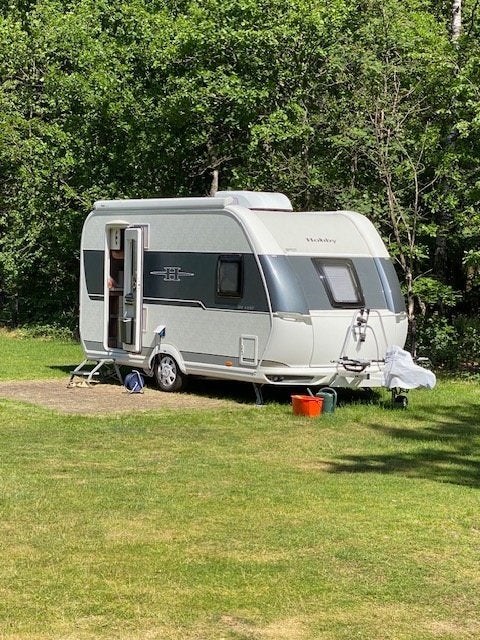 Mooie complete Hobby de Luxe 400 SFE uit 2020, Hobby, Frans bed, Treinzit, Particulier