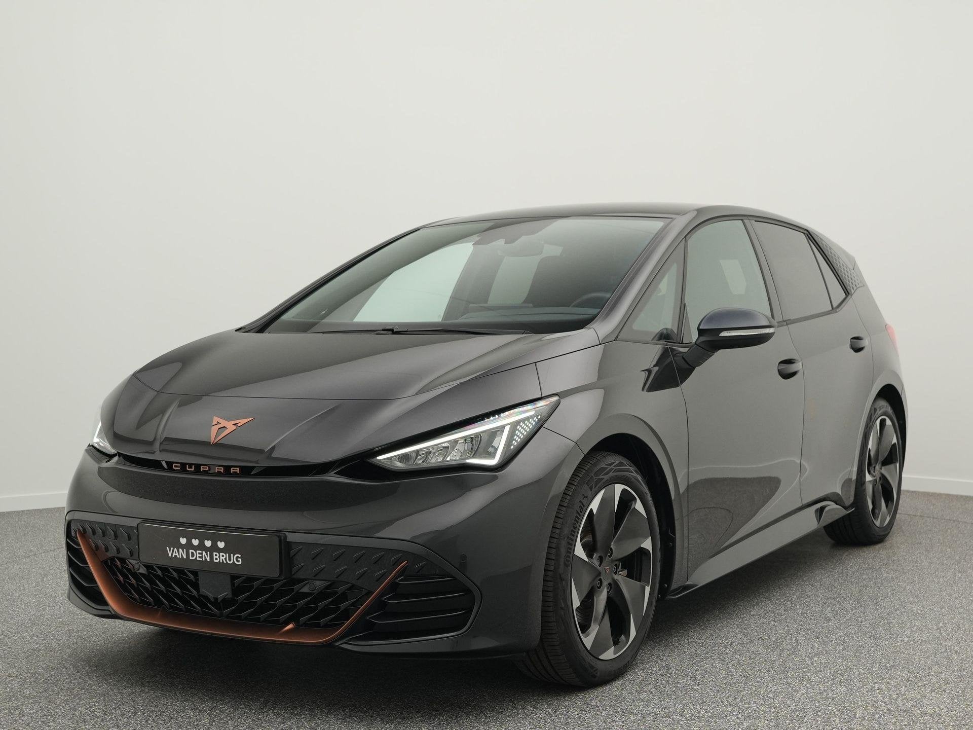 CUPRA Born Essential 62 kWh SOH 96% | LED | Adaptieve cruise, Auto's, Automaat, Gebruikt, Zwart, 375 min