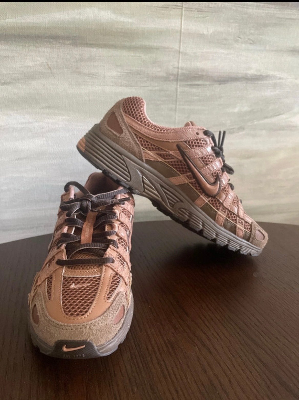 Nike P-6000 Bruin Maat 39 Nieuw, Kleding | Dames, Ophalen, Zo goed als nieuw, Bruin, Sneakers of Gympen