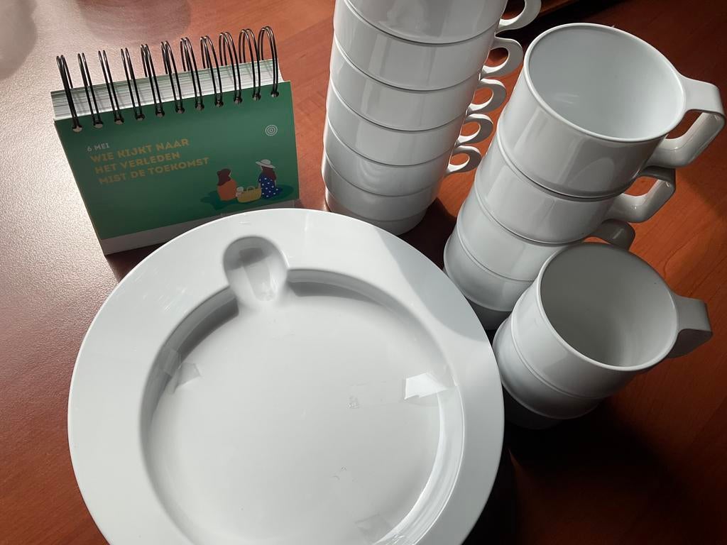 6 persoons wit kunststof ( kampeer)servies /zgan /18 delig, Ophalen of Verzenden, Zo goed als nieuw, Bord(en), Overige stijlen