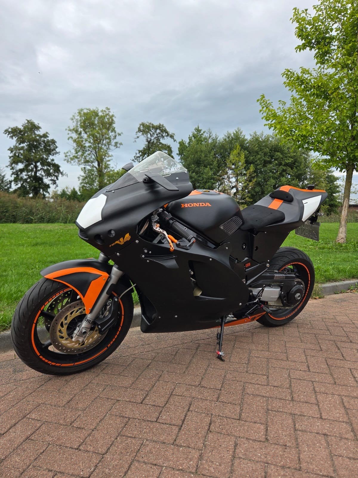 Honda VFR 750 custom 'fireblade', Particulier