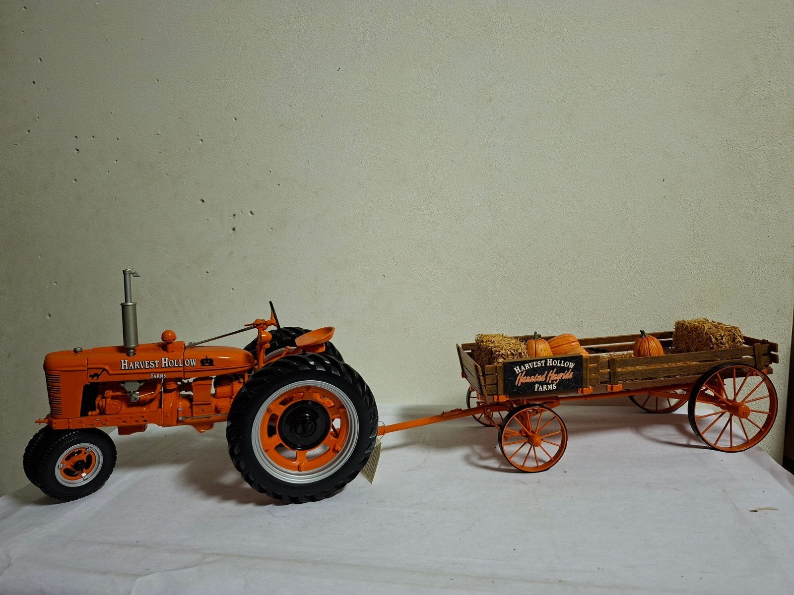 Farmall H met oogstwagen. Franklin Mint schaal 1:12, Ophalen of Verzenden, Nieuw, Groter dan 1:32, Overige merken