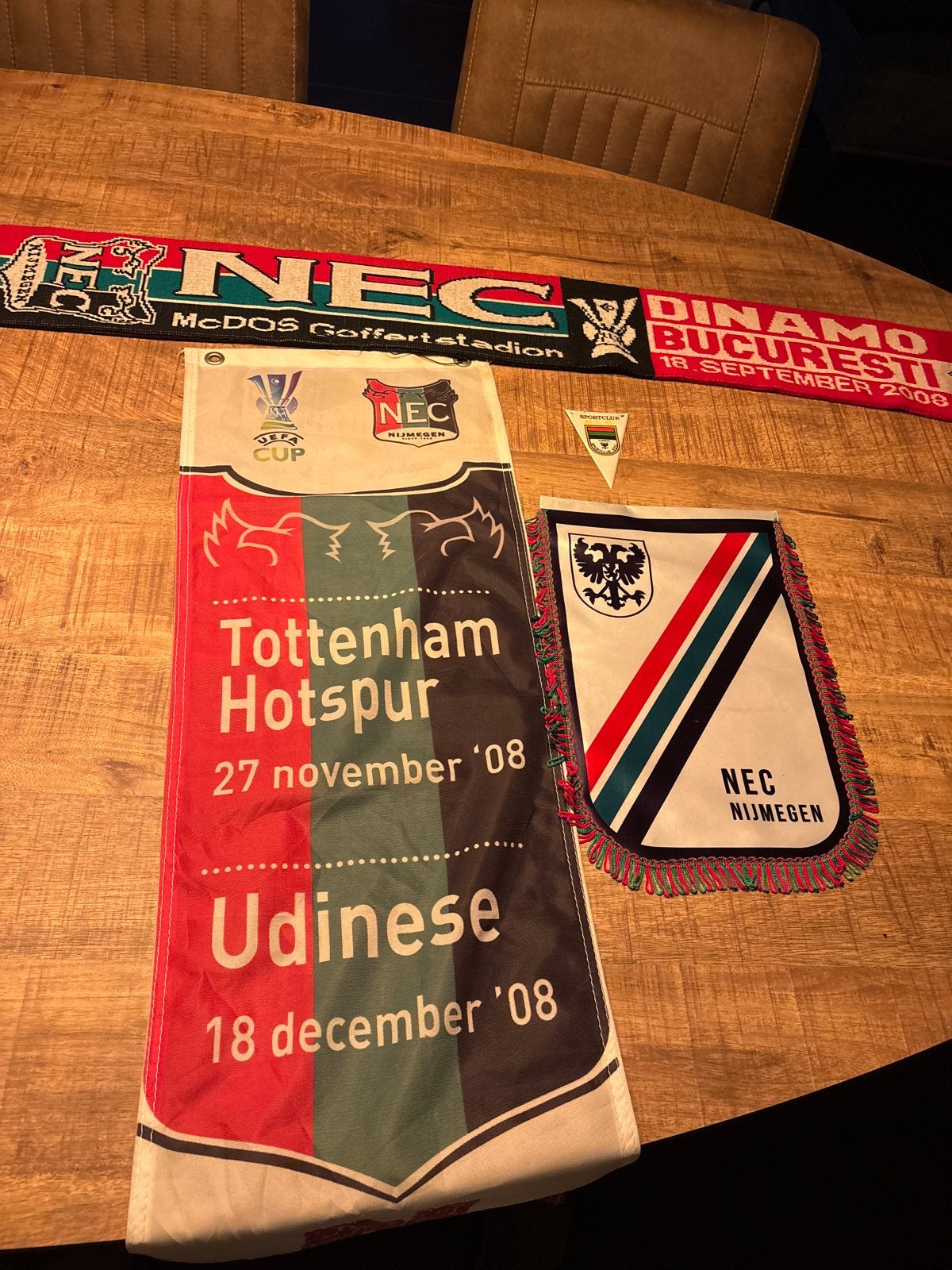 NEC Nijmegen sjaal en vaantjes UEFA Cup 2008, Ophalen of Verzenden, Gebruikt, Overige binnenlandse clubs, Vaantje of Sjaal