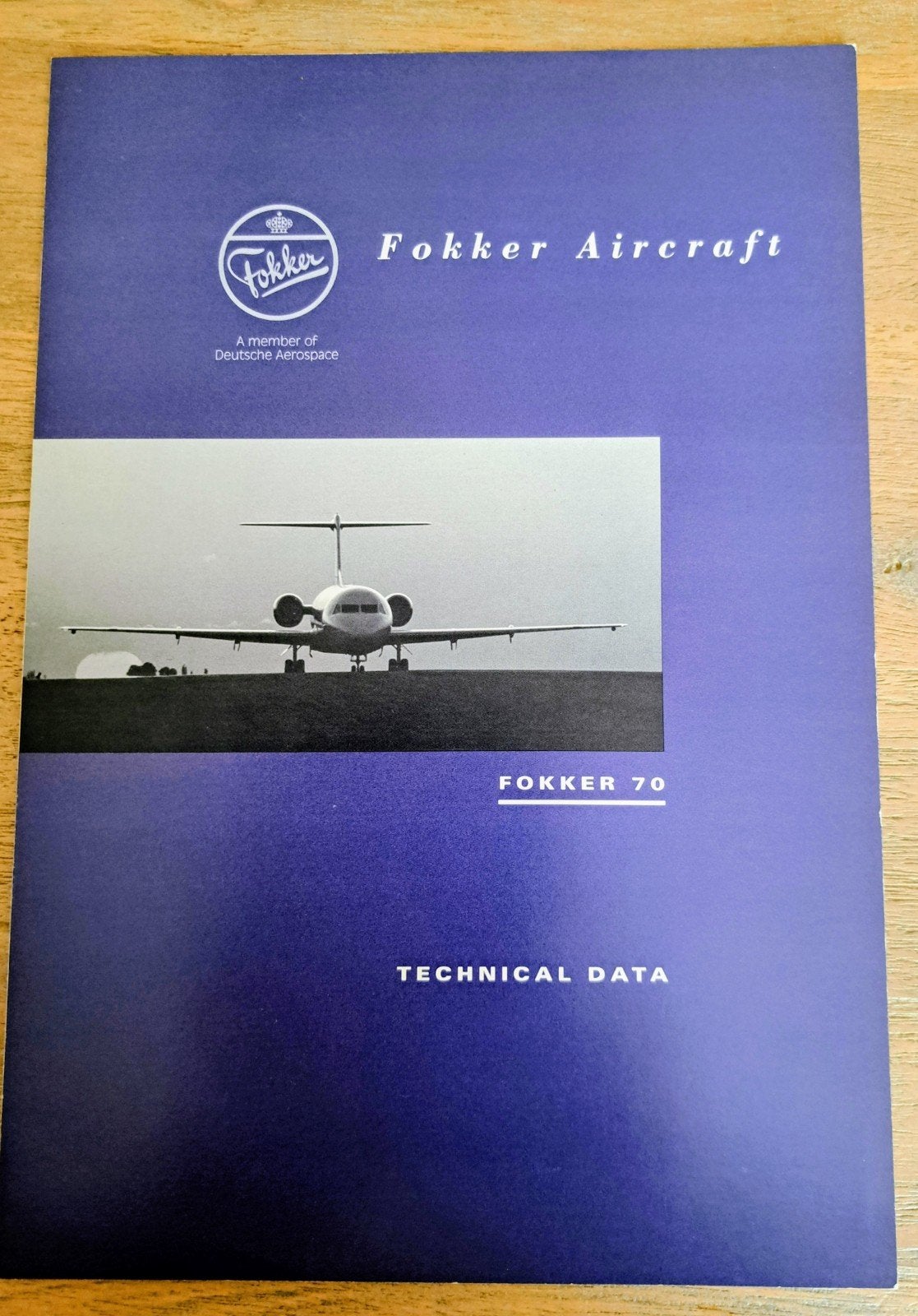 Fokker Aircraft Fokker 70 - Technische Gegevens Brochure, Ophalen of Verzenden, Zo goed als nieuw