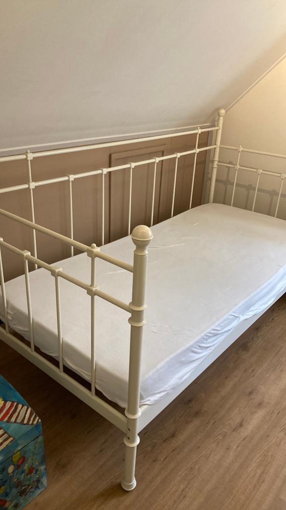 Ikea bedden, Huis en Inrichting, Slaapkamer | Bedden, Ophalen, 90 cm, Eenpersoons, Wit
