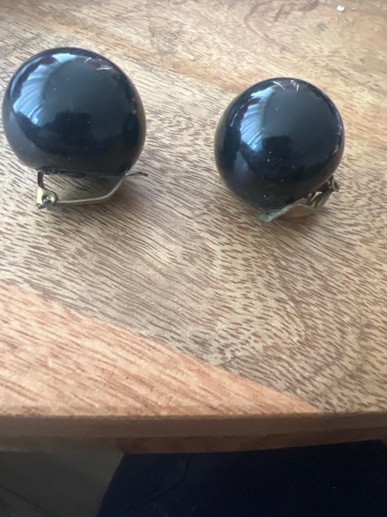 Grote Zwarte Bollen Clip Oorbellen - Vintage Stijl, Sieraden, Tassen en Uiterlijk, Manchetknopen, Ophalen of Verzenden, Zo goed als nieuw