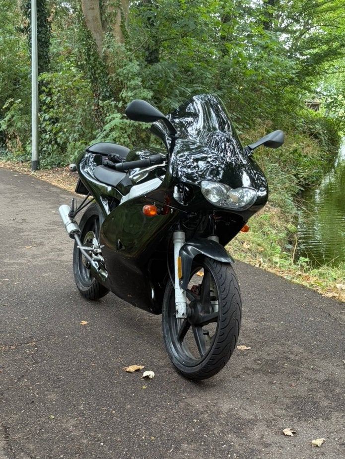 Aprilia rs 50 brommer - nette staat, Fietsen en Brommers, Ophalen, 6 versnellingen, Maximaal 45 km/u, Zo goed als nieuw