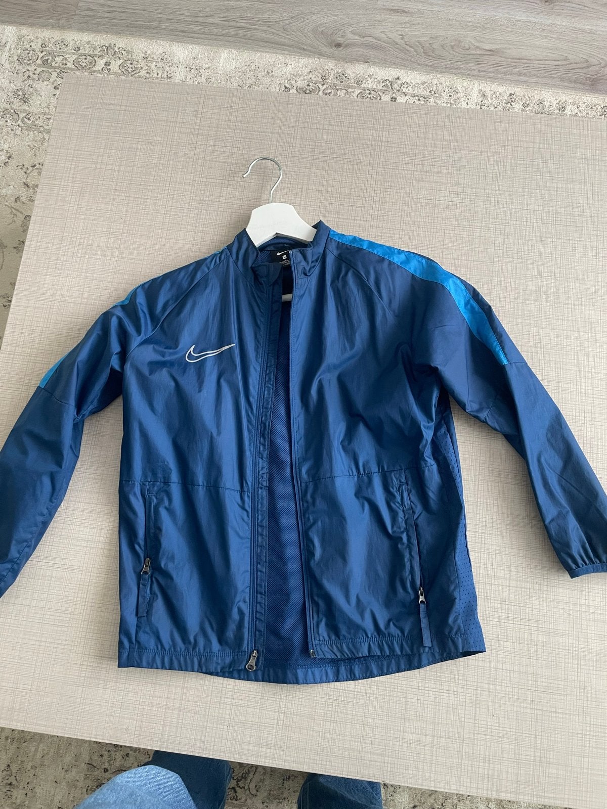 Nike Kinderen Maat 152/M - Blauw, Kinderen en Baby's, Ophalen of Verzenden, Zo goed als nieuw, Jongen of Meisje, Jas
