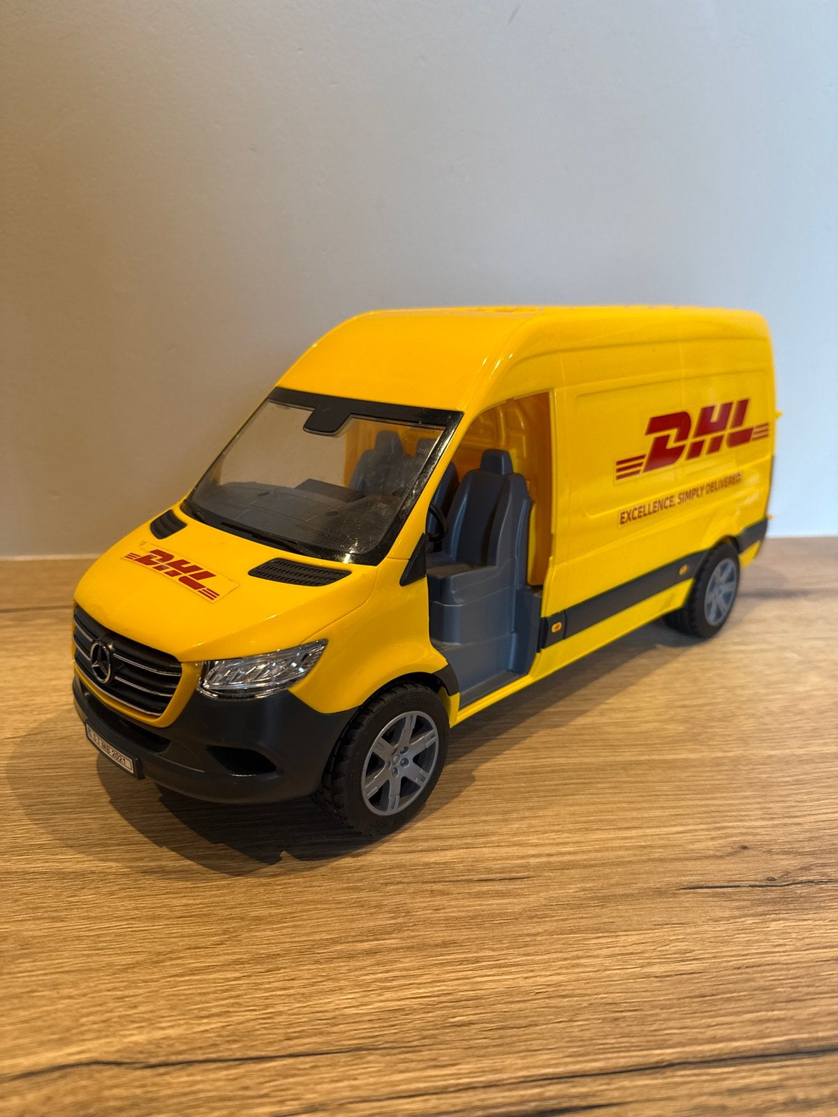 Bruder DHL bus Mercedes-Benz Sprinter (zonder deuren), Kinderen en Baby's, Speelgoed | Speelgoedvoertuigen, Ophalen of Verzenden