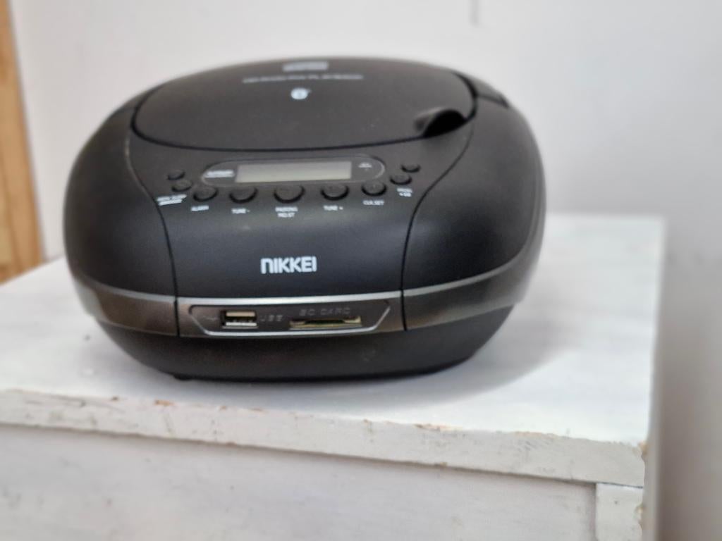 zgan compacte cradio met cd speler en bleutooth + usb, Ophalen of Verzenden, Zo goed als nieuw